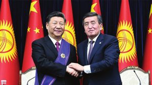 Chinese President Xi Jinping (left) and Kyrgyz President Sooronbay Jeenbekov pose for a photo after Xi was awarded the country's top honor, the Manas Order of the First Degree, on the sidelines of the Shanghai Cooperation Organization summit in Bishkek on Thursday. Photo: Xinhua