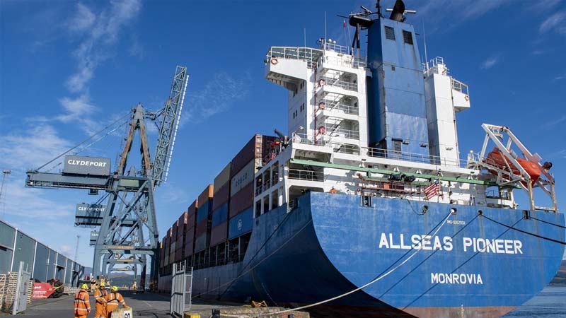 A cargo ship docks at Greenock Ocean Terminal in the UK on August 27, 2022. It is the first vessel that arrives in the UK for the first China-Scotland direct sea shipping route. Photo: courtesy of Peel Ports Group