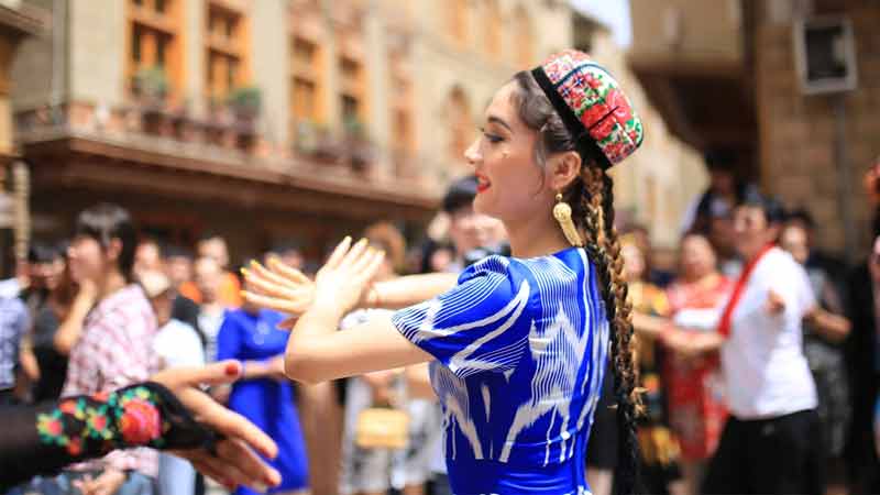 Local residents in Tuancheng of Hotan Prefecture dance for the Corban Festival. Photo: Liu Xin/GT