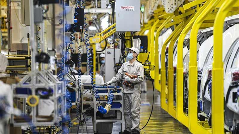 Workers are busy at the Xinjiang car plant of GAC Motor in Urumqi, northwest China's Xinjiang Uygur Autonomous Region, Sept. 24, 2020. Urumqi has made efforts to propel the transformation and upgrading of its equipment manufacturing sector. A modern industrial system with a focus on intelligent, green and customized manufacturing is gradually taking shape in the city. At present, Xinjiang is home to more than 40 enterprises of scale in developing intelligent manufacturing. (Xinhua/Wang Fei)