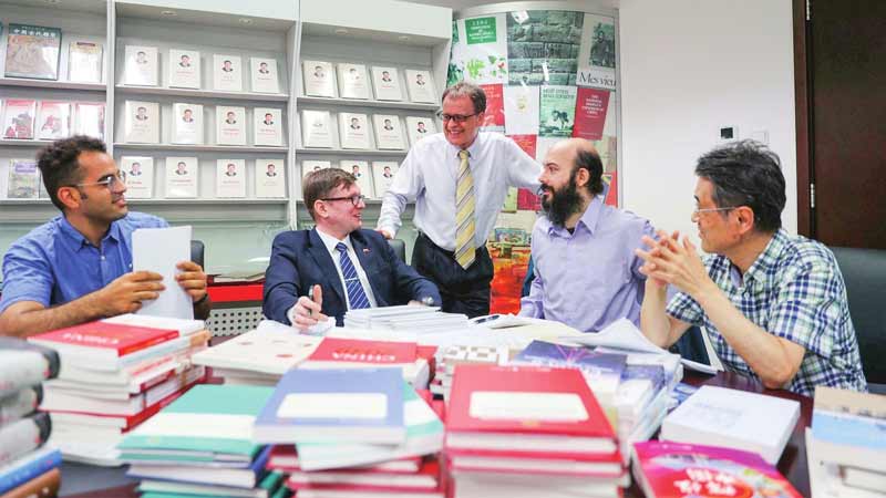 Foreign experts at the Foreign Languages Press discuss during work. Photo: Foreign Languages Press