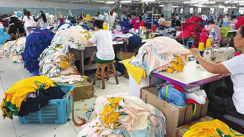 A workshop for soccer jersey in Yiwu,East China's Zhejiang Province. Photo: Courtesy of Yiwu Danas Import & Export Co