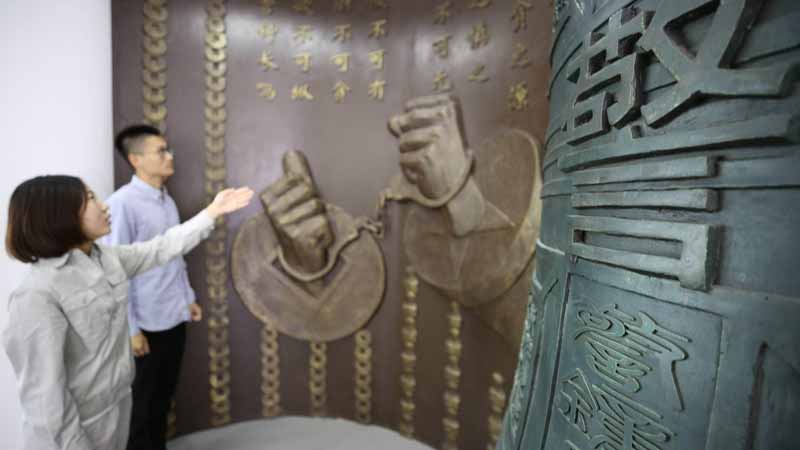 Party members attend an anti-corruption-themed warning education session in Dachang Hui Autonomous County of North China's Hebei Province. Photo: cnsphoto