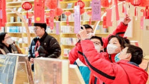 Children guess lantern riddles in Yangpu District, east China's Shanghai, Feb. 5, 2023. People celebrate the Lantern Festival, the 15th day of the first month of the Chinese lunar calendar, with various traditional customs across the country. Photo: Xinhua