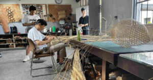 Craftsmen work on bamboo weaving handicrafts in Wuzhen, East China's Zhejiang Province.