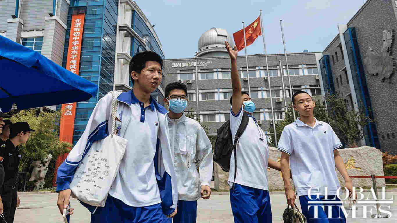 Beijing Students. Photo: Li Hao/GT