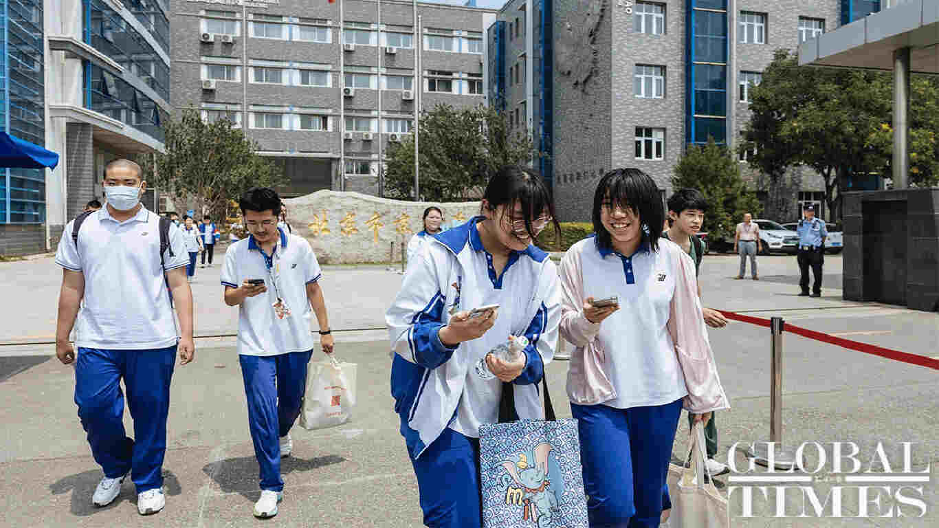 Parents greet students after 2023 senior high school entrance exam in Beijing. Photo: Li Hao/GT. Photo: Li Hao/GT