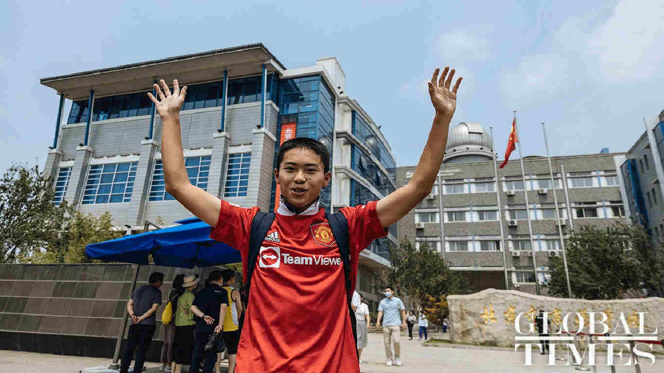 Beijing Students in red T-shirt. Photo: Li Hao/GT