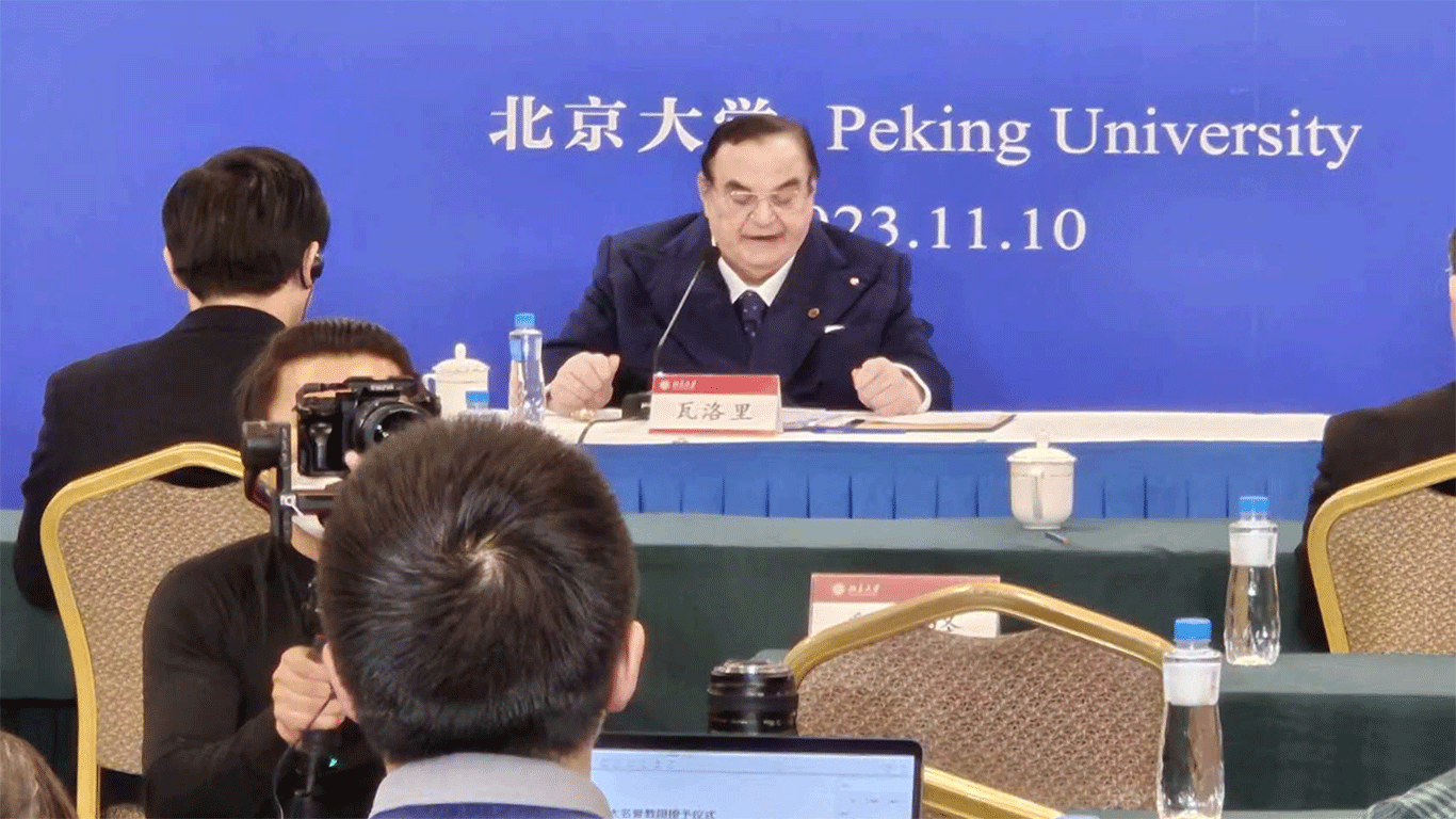 Italian expert Giancarlo Elia Valori gives a speech at Peking University on November 10 where he was granted the title of Honorary Professor of the university. Photo: Courtesy of Valori