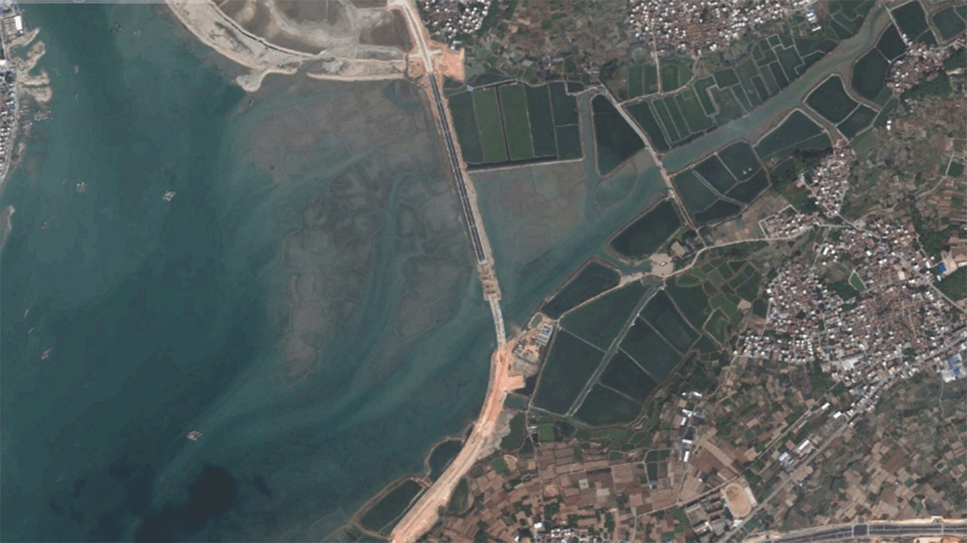 Satellite remote sensing image of Tongan Bay before the construction of Xiatanwei Mangrove Park in October 2009. Photo: Courtesy of Xiatanwei Mangrove Park