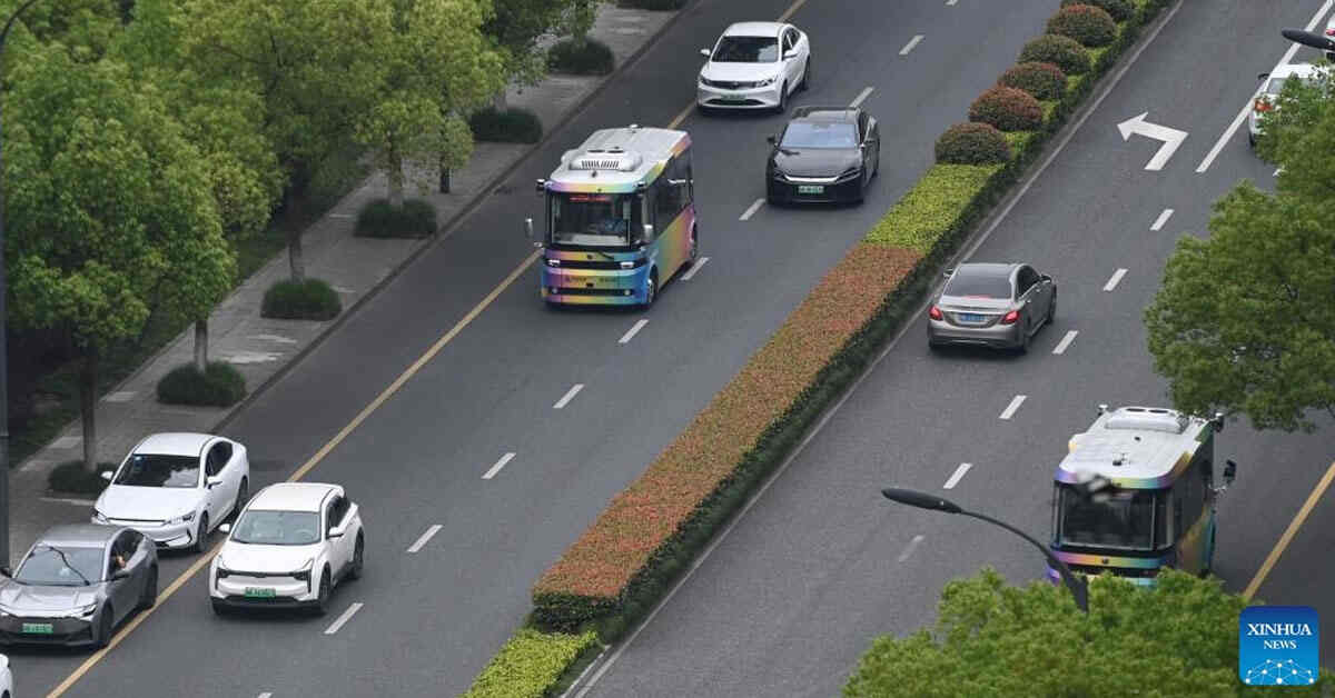 An autonomous driving minibus runs on a road in Yuhang District, Hangzhou City, east China's Zhejiang Province, May 22, 2024. The autonomous driving bus route in Yuhang District is the first one of its kind powered by vehicle-road coordination technology in Hangzhou. This 5-kilometer bus line winds through schools, industrial parks, residential compounds and subway stations, free of charge for all citizens.(Photo: Xinhua)
