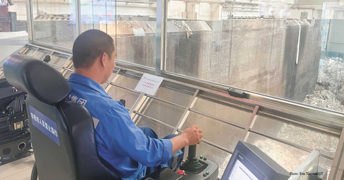 A technician operates a waste grab crane at the Asuwei Domestic Waste Incineration Power Plant in Beijing in July, 2025. Photo: Ren Xiaonan/GT